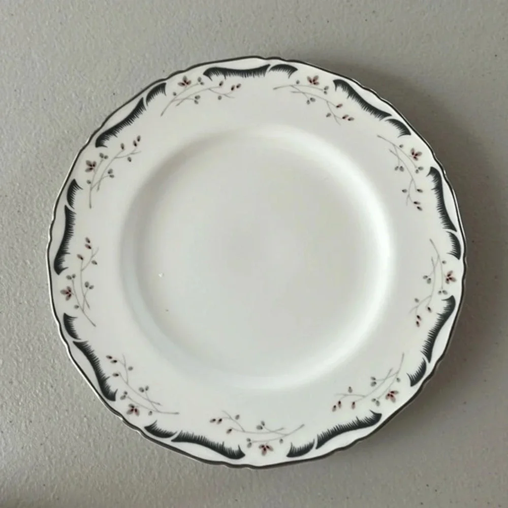 Vintage Royal Worcester dessert plate fine bone china England 1965 Sutton